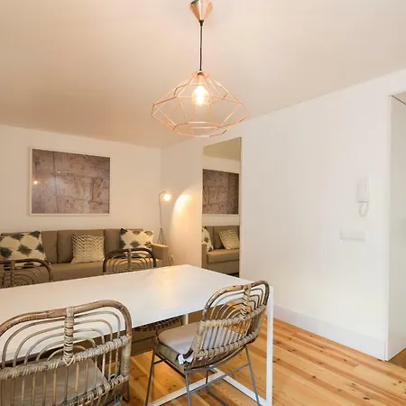Daire Chiado Cozy - By Lu Holidays *